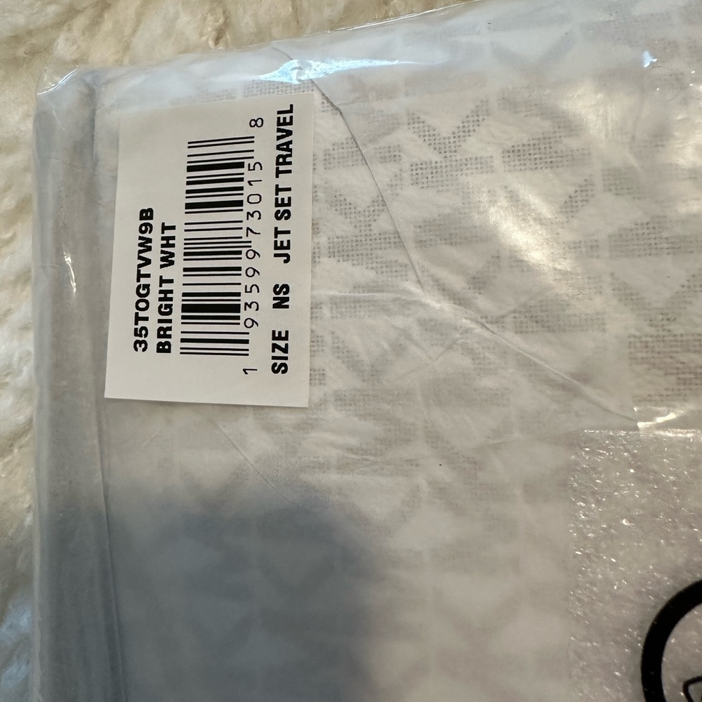 Michael Kors Gift‎ Set w/White and Yellow Stripe Wristlet - Picture 7 of 11